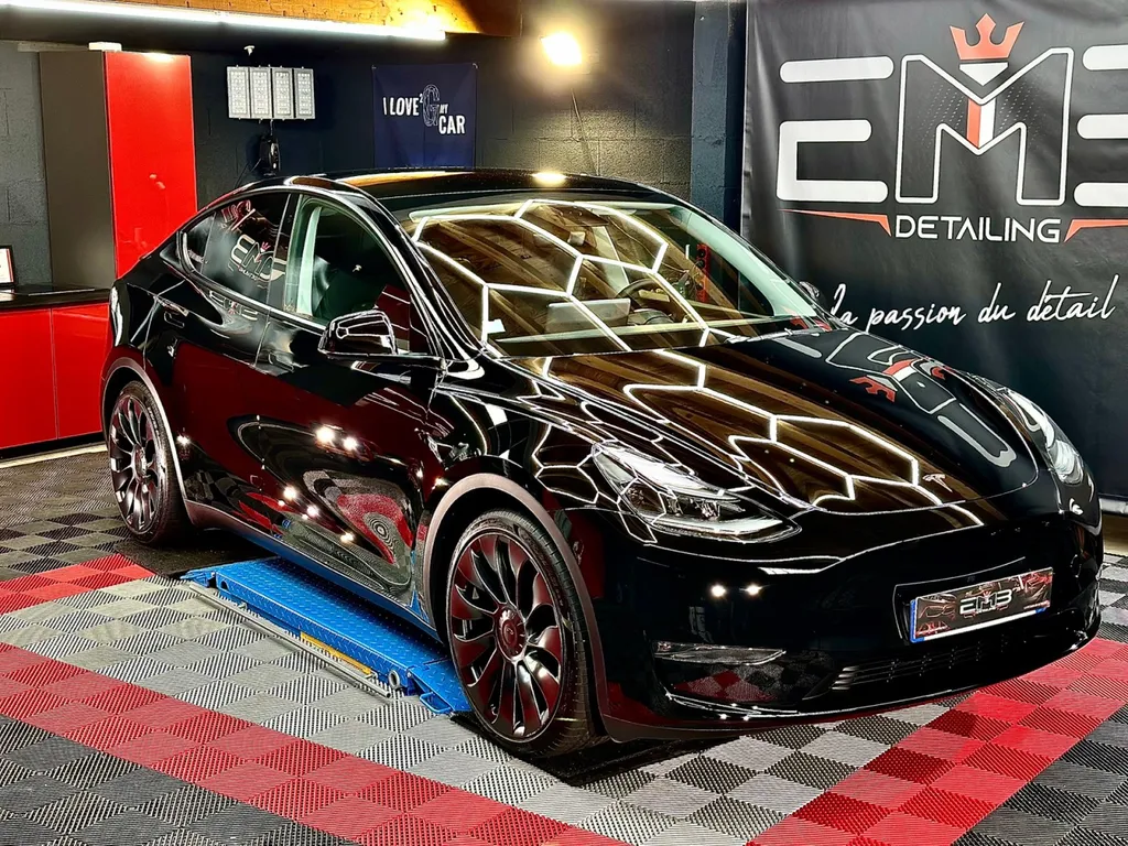 Protection carrosserie PPF Lyon plus traitement céramique carrosserie Tesla model Y Perf 