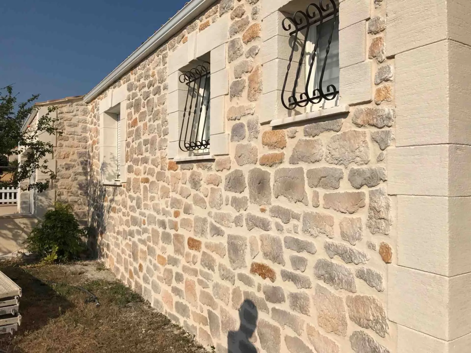 Décoration totale d’une maison façon pierre à Gigean entre Balaruc les bains et Montpellier 