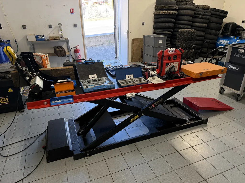 VENTE TERMINEE - VENTE AUX ENCHÈRES – MATÉRIEL & ÉQUIPEMENT MOTO