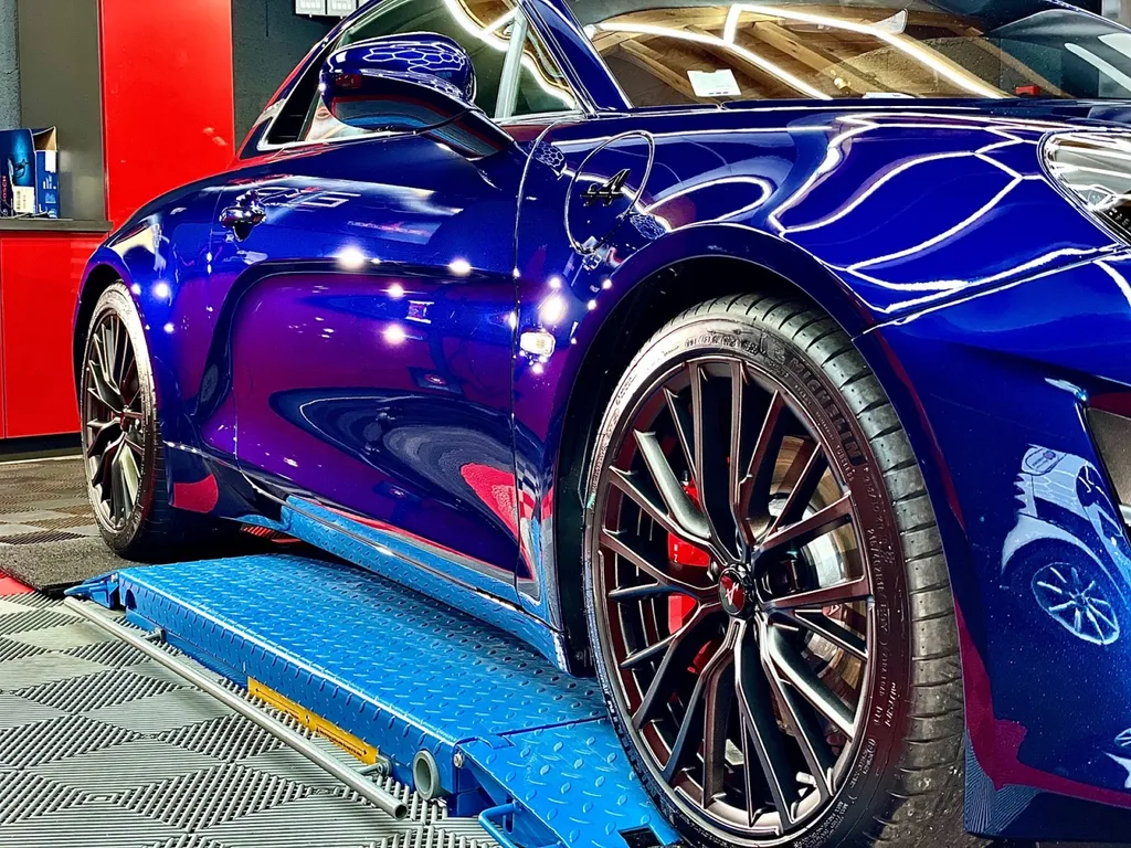 Protection PPF Renault alpine et traitement céramique carrosserie Lyon 