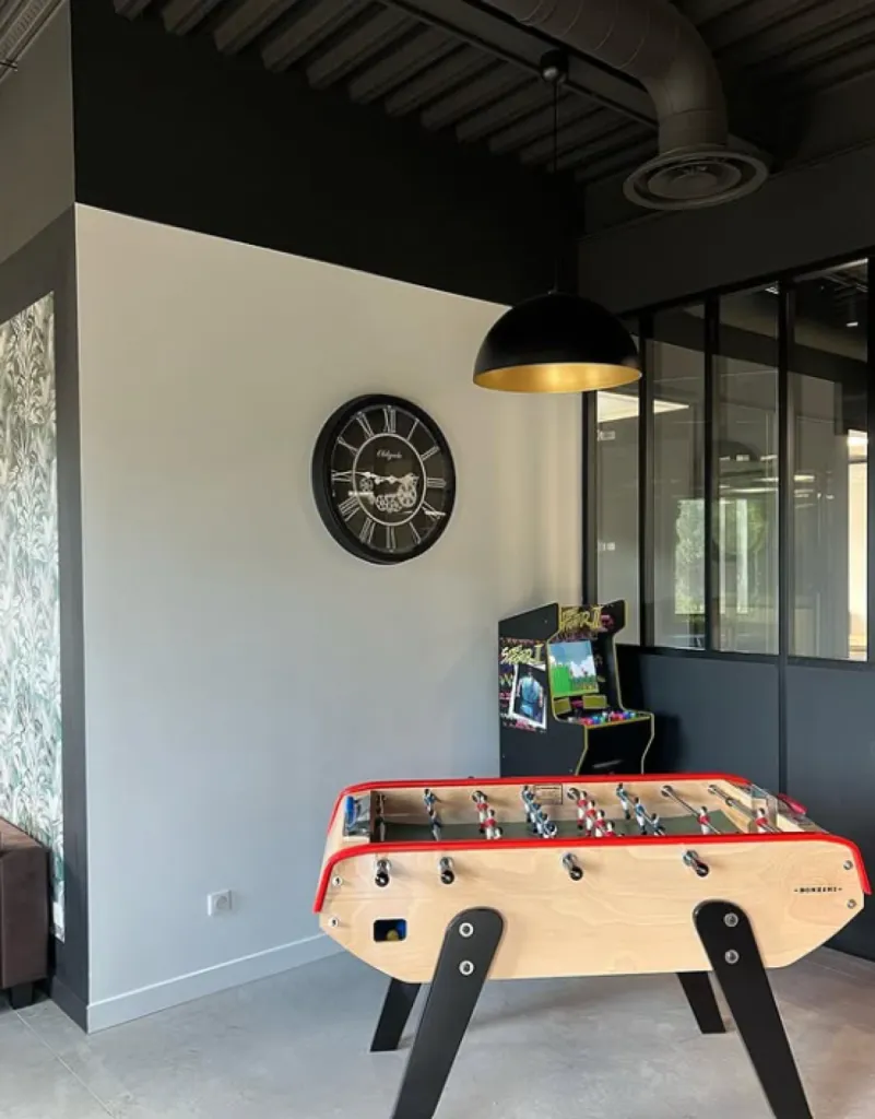 Mise en peinture professionnelle dans les bureaux à Mérignac pour des espaces modernes et élégants