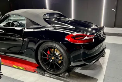 Véhicule filmé avec une protection de peinture transparente porsche 981 Spyder