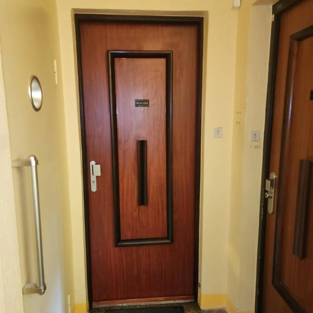 installation d’un bloc porte palière semi blindée à Lyon Point du Jour 69005