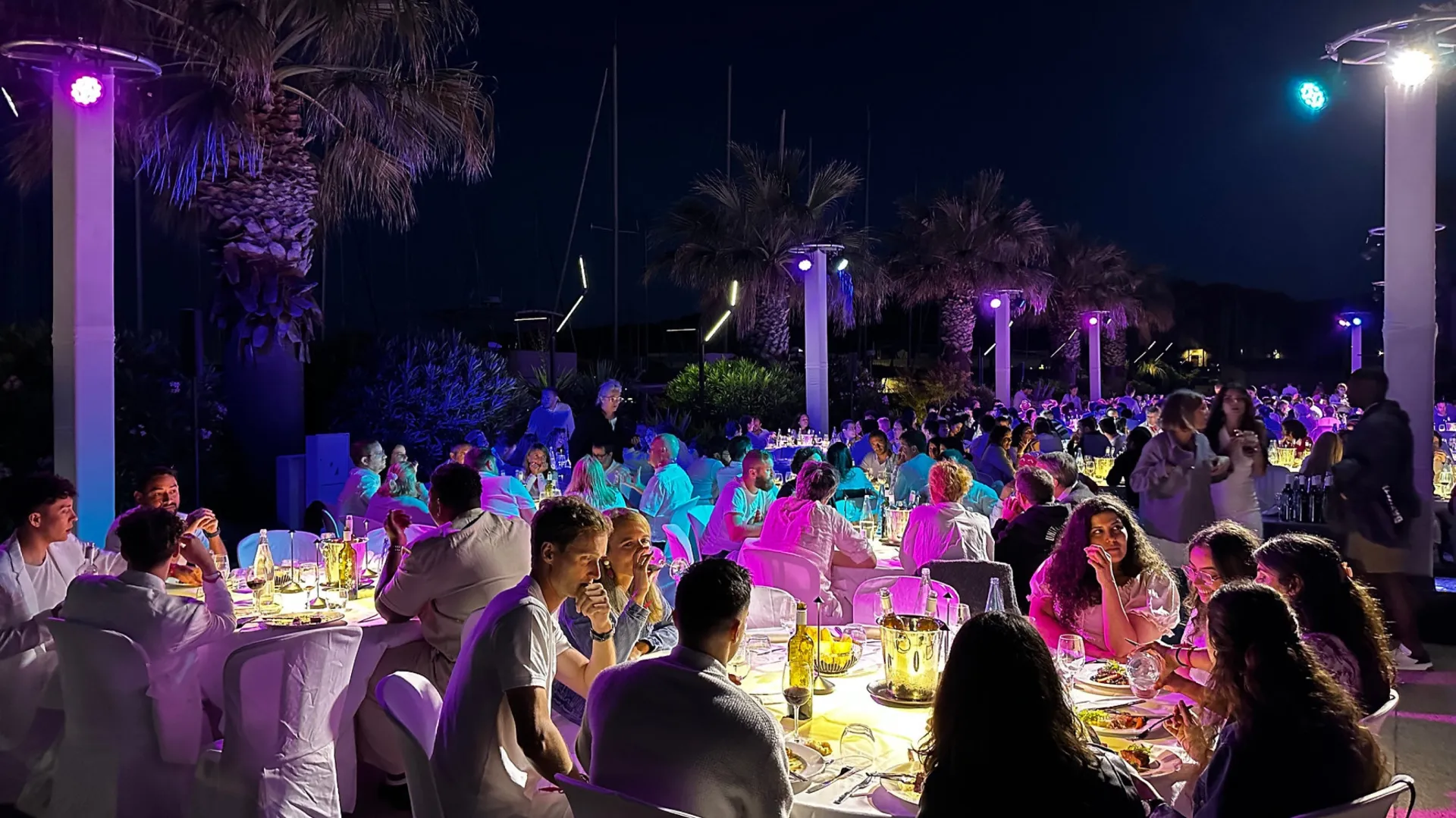 location lampe de table led pour diner à Sainte maxime dans le var