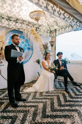 cérémonie laïque dans une villa en grèce