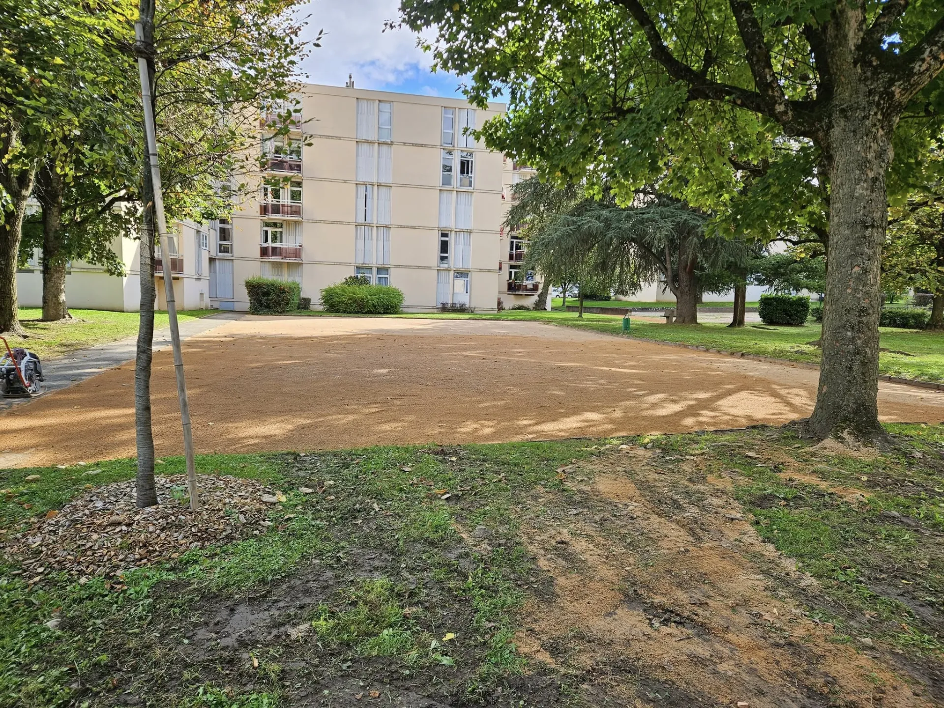 Entreprise de terrassement près de Lyon : Reprise d'une aire de jeux en sable à Saint-Didier-au-Mont-d'Or