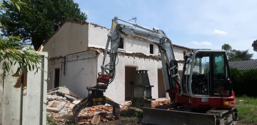 Démolition et dépollution d'une maison pour la construction d'une maison individuelle à Pessac en Gironde