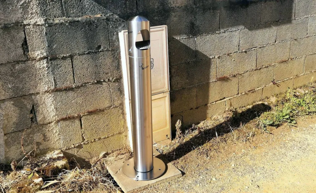 Cendrier sur pied en inox birkin 4 litre traité époxy pour professionnel