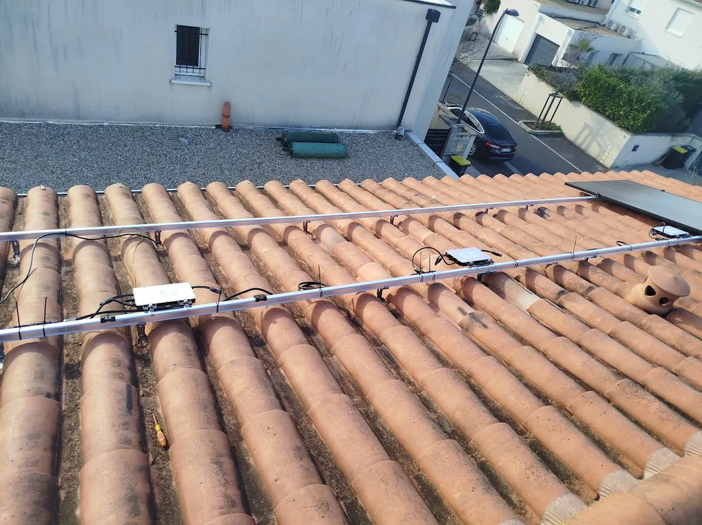 Installation photovoltaïque 3 kWc avec panneaux DMEGC 500 Wc et micro-onduleurs Hoymiles à Montpellier