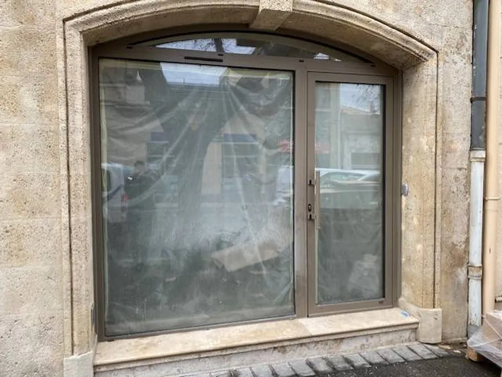 VITRINE AGENCE IMMOBILIERE A AIX-EN-PROVENCE
