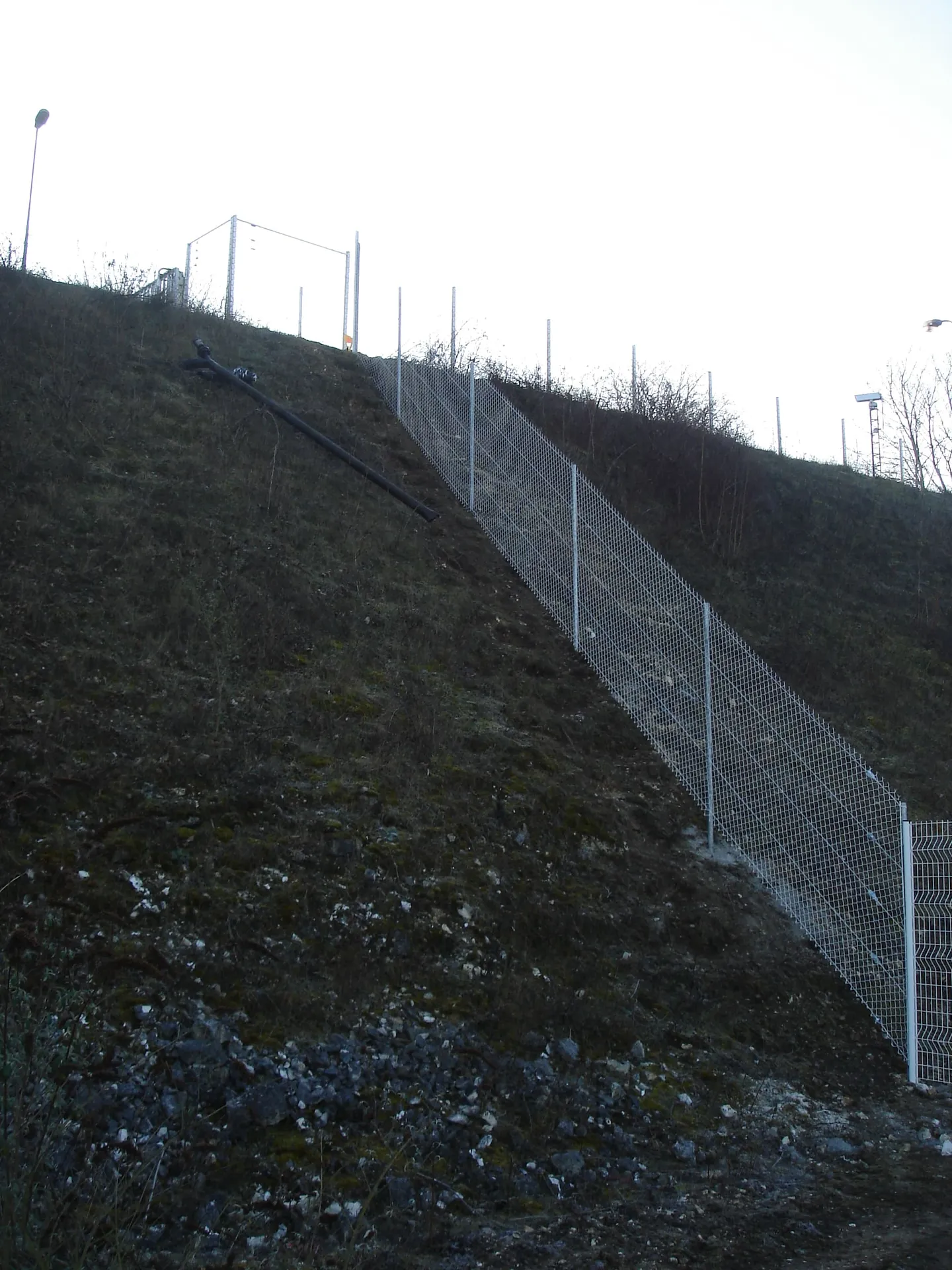 Installation de Clôture grillagée simple torsion pour professionnelle, Panneaux soudés et Clôtures de délimitation à Octeville-sur-Mer en Seine-Maritime 76 et ses Alentours