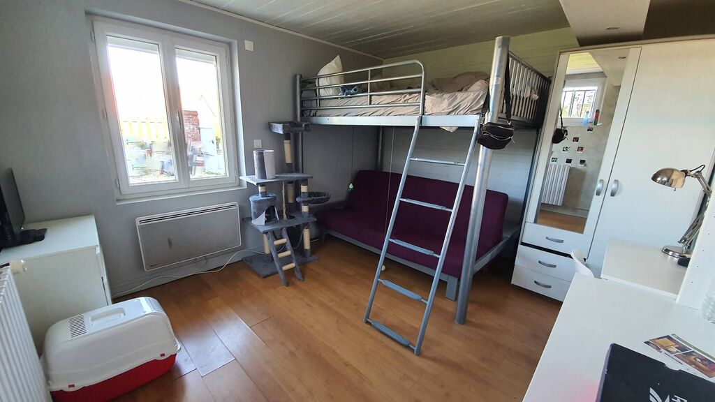 A vendre charmante villa de 103 m² habitables, 4 chambres, VUE MER, située sur l'axe Dieppe - Le Tréport, à deux pas de la plage. Petit-Caux 76370