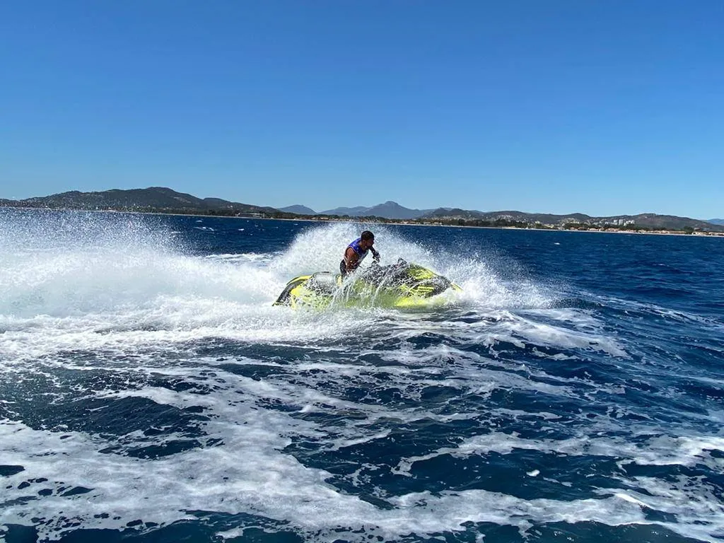 Location jet-ski SEA-DOO RXP-X 300 à Hyères