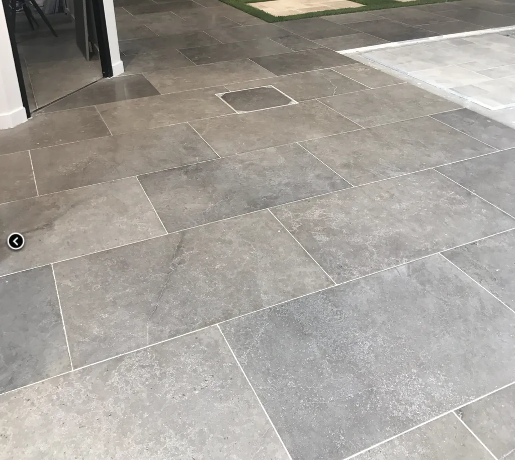 Cèdre Cendré – Marbre égyptien gris et brun pour sols et terrasses