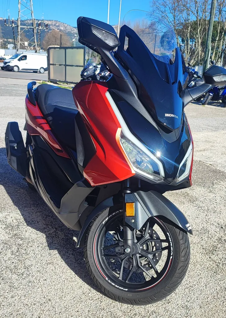 HONDA FORZA 125 DU 03/2024 AVEC 14500KM.