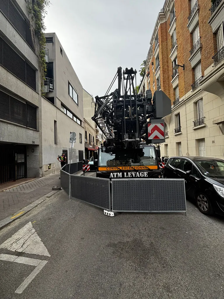 location d'une grue de ville à Versailles