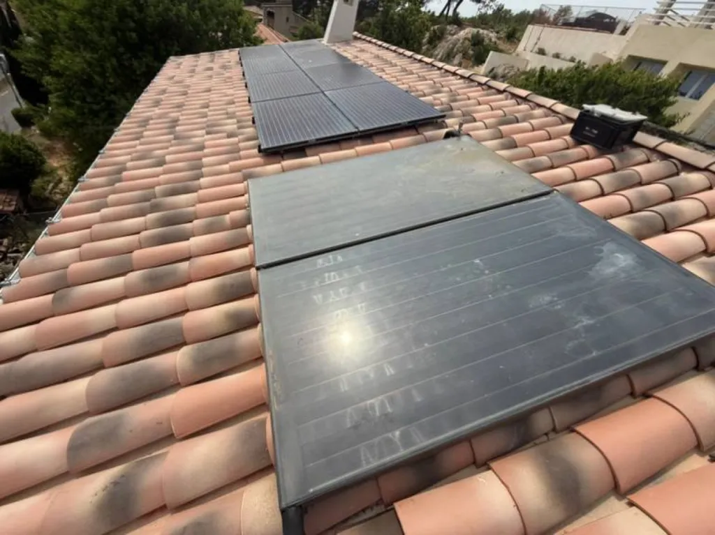 Dépose de panneaux solaires aux Pennes Mirabeau pour la rénovation d'une toiture