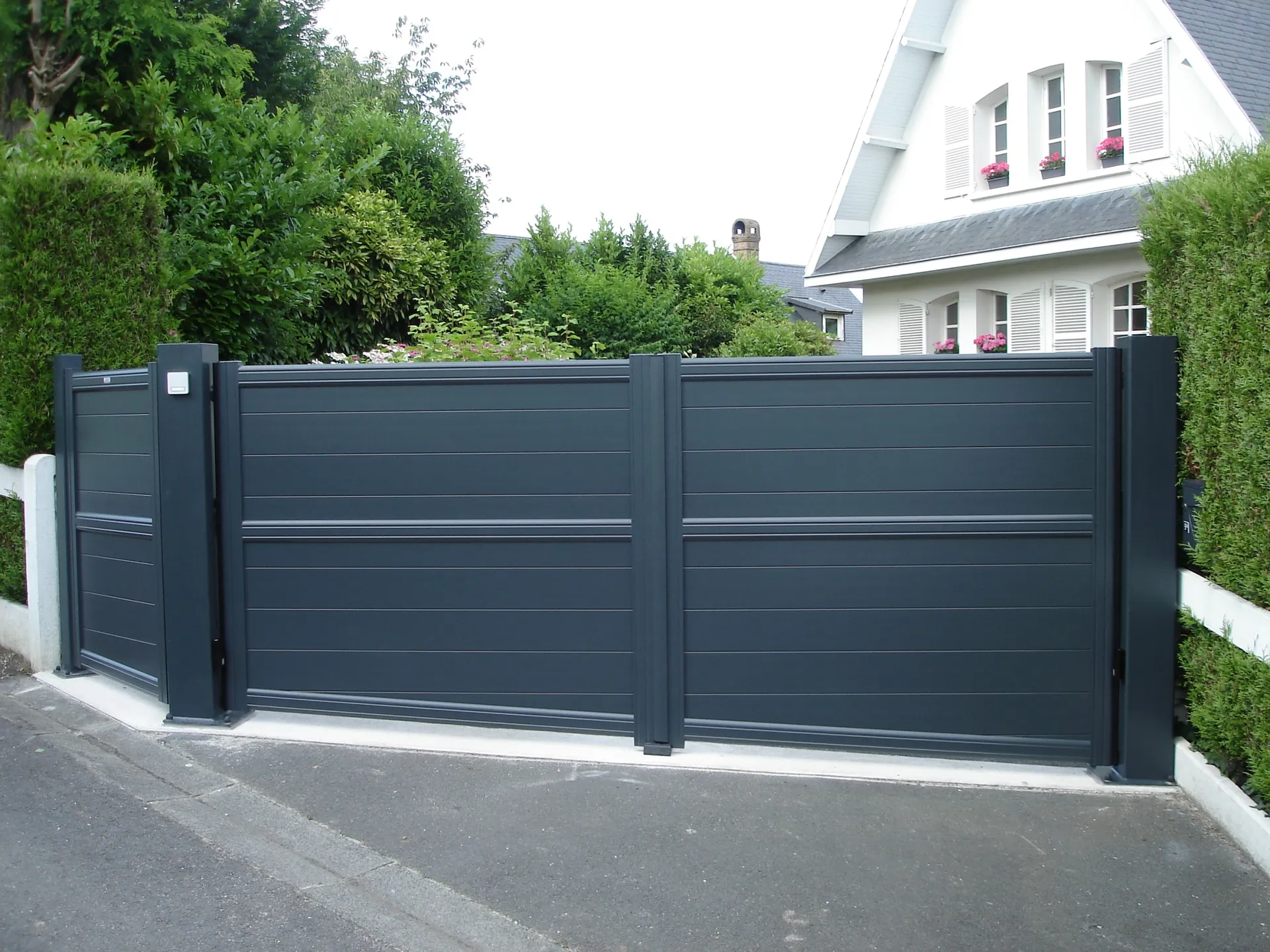 Création de portail Aluminium sur mesure à Fontaine la Mallet 76