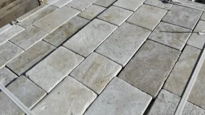 Pavé ancien en pierres naturelles calcaires de France