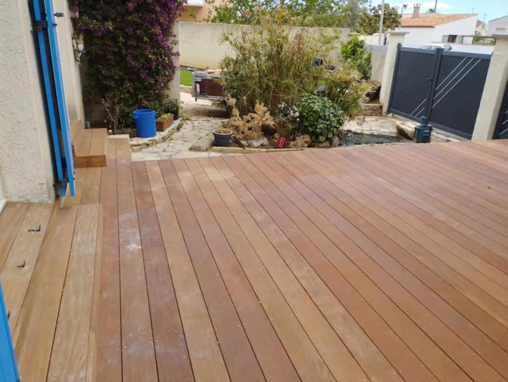 Agrandissement d’une terrasse en bois exotique Jatoba pour un espace extérieur transformé et chaleureux  à Frontignan proche de Sète