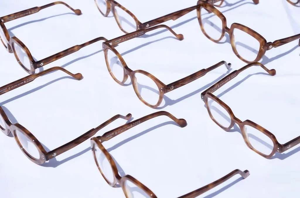 lunettes écaille claire pour femme, made in France, en acétate. A essayer chez Bellevue Optique, proche de Ramonville saint agne