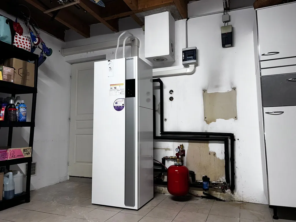 Installation d'une unité intérieure colonne Atlantic Excellia Duo par un artisan expert à Libourne (33500)