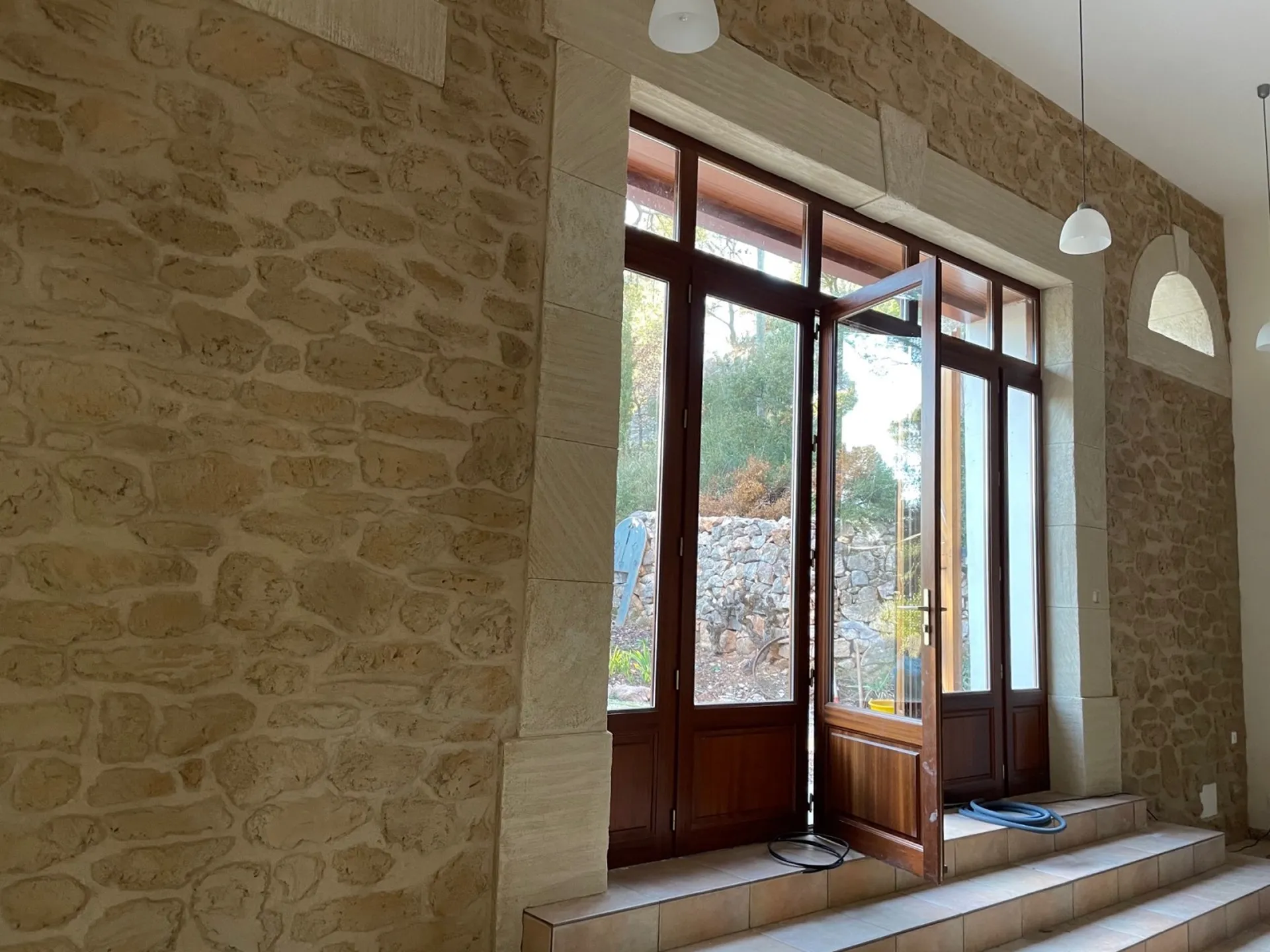 Mur intérieur de Salon  à Cazedarnes entre Saint-Chinian et Béziers 