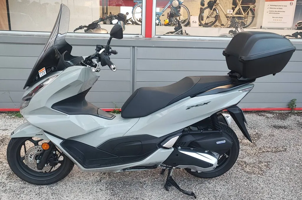 HONDA PCX 125 DU 03/2024 AVEC 4350 KM.