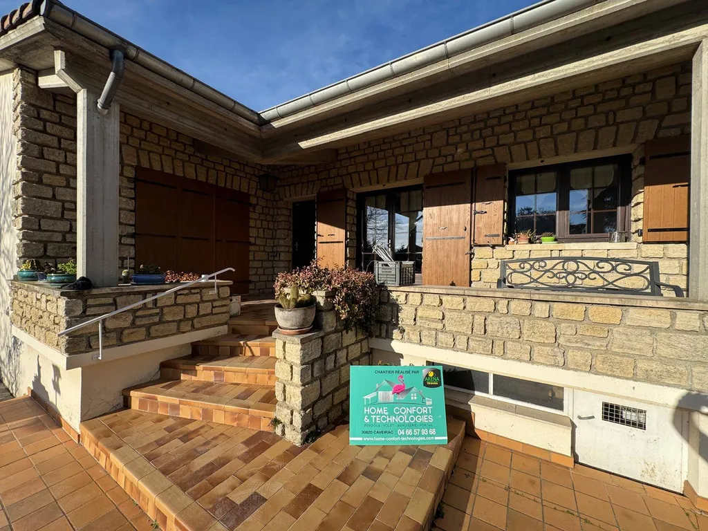 Installation de volets en fibre de verre sur mesure à Nîmes dans le Gard