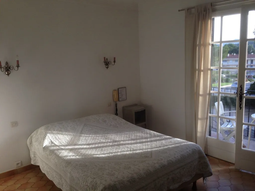 Lit double et balcon exposition Sud