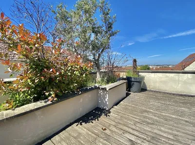 En exclusivité maison à vendre à Nanterre, charmante maison des années 1930 de 170 m2 avec 5 chambres, jardin, garage et toit terrasse