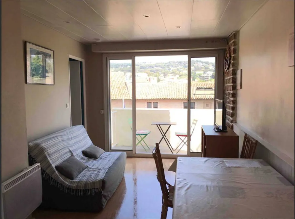 Appartement T2 Cassis dans petit immeuble de l'hypercentre avec balcon vue dégagée 