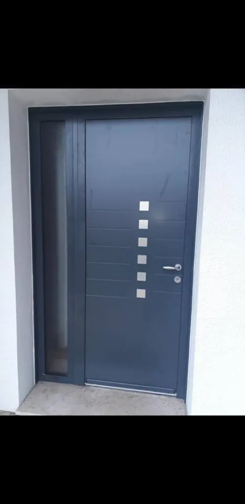 Installation d’une porte d’entrée aluminium moderne à Sauveterre-de-Guyenne