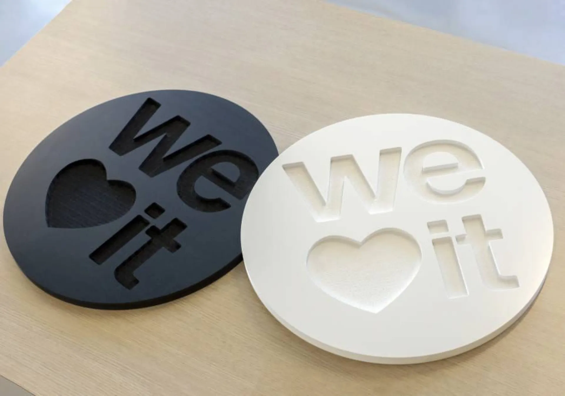 graphiste pour impression de logo 3D PVC à Marseille