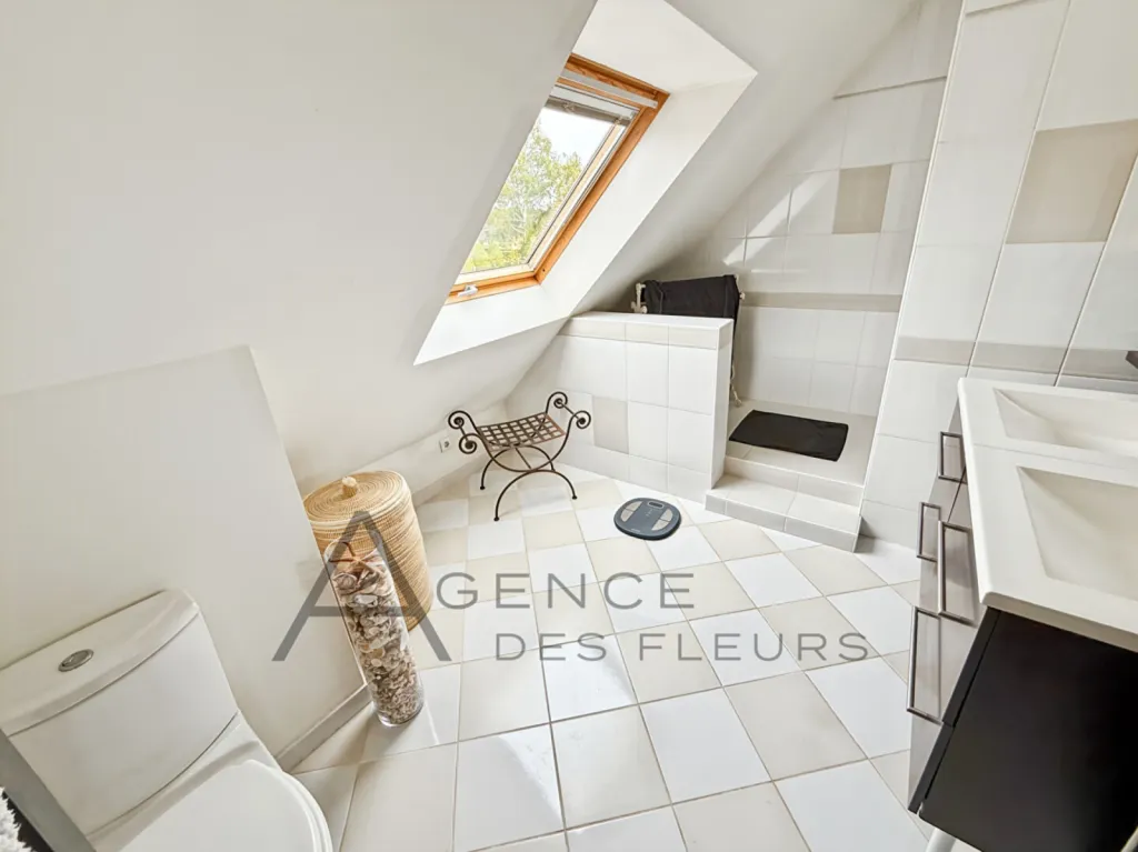 A vendre, maison d'architecte d'exception de 235 m² sur un terrain de 1300 m² située à La Londe