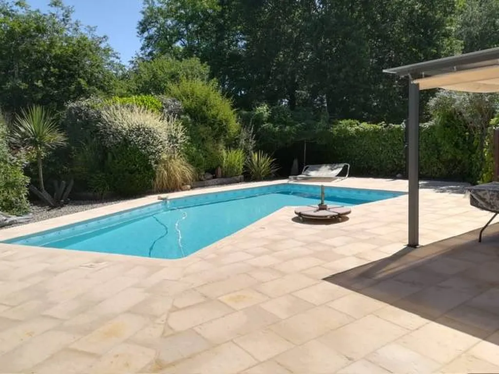 CESTAS , maison individuelle à étage 179m² avec 4 chambres, 2425m² de jardin et double garage