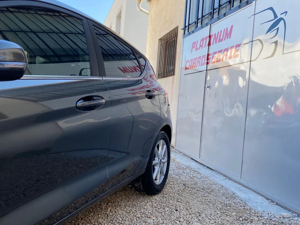 Réparation carrosserie Remplacement Aile arrière Ford Fiesta à Carnoux avec franchise offerte 
