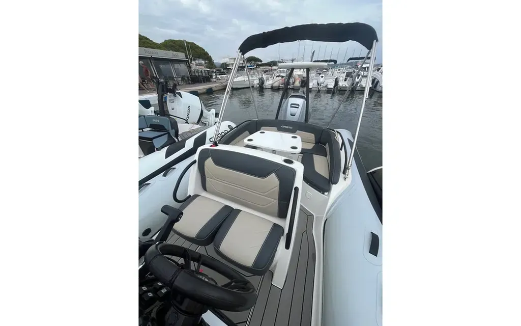 Grand Golden Line G650 semi-rigide occasion 2025 avec Honda BF150 : bateau familial complet et performant proche de Toulon