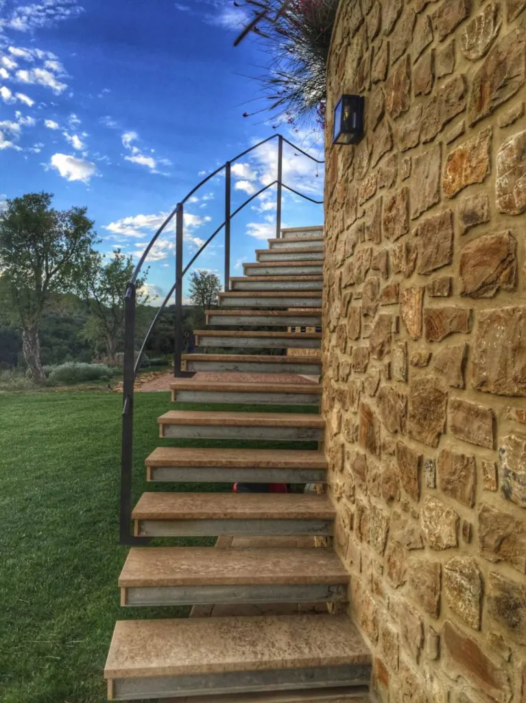 Pierre du Périgord pour dallage en intérieur et extérieur, réalisations à Bordeaux, Lyon, Aix-en-Provence.