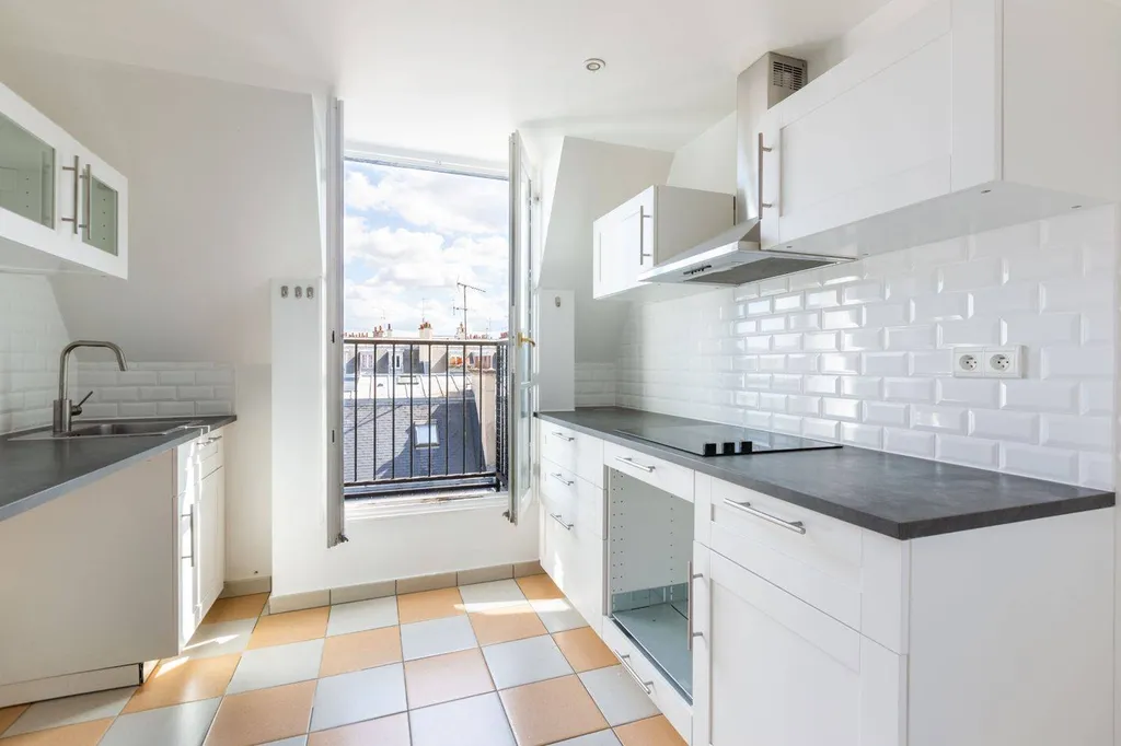 A vendre 85 m2 en dernier étage avec vue dégagée et traversant / Bd Pereire Paris 75017