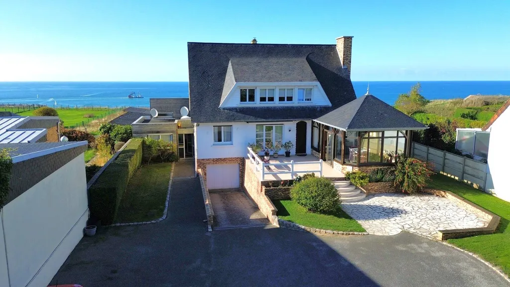 À vendre à Dieppe – maison familiale de 320 m² avec vue mer : un bien rare alliant confort, espace et panorama exceptionnel.
