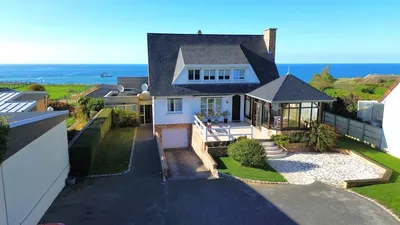 À vendre à Dieppe – maison familiale de 320 m² avec vue mer : un bien rare alliant confort, espace et panorama exceptionnel.