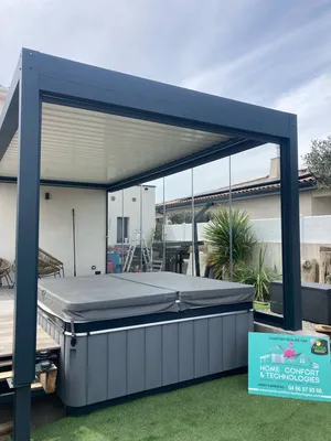 Installation d'une pergola bioclimatique avec mur de verre sur mesure à Mèze dans l'Hérault