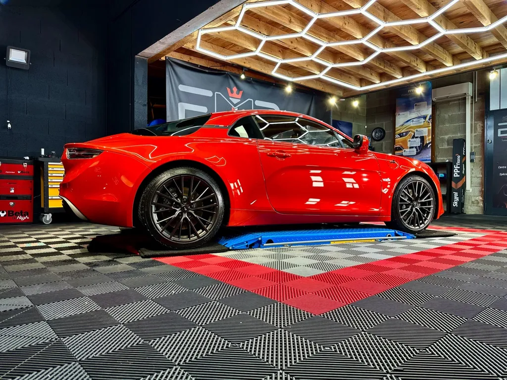 Spécialiste Protection carrosserie film PPF et traitement céramique Lyon Alpine A110 