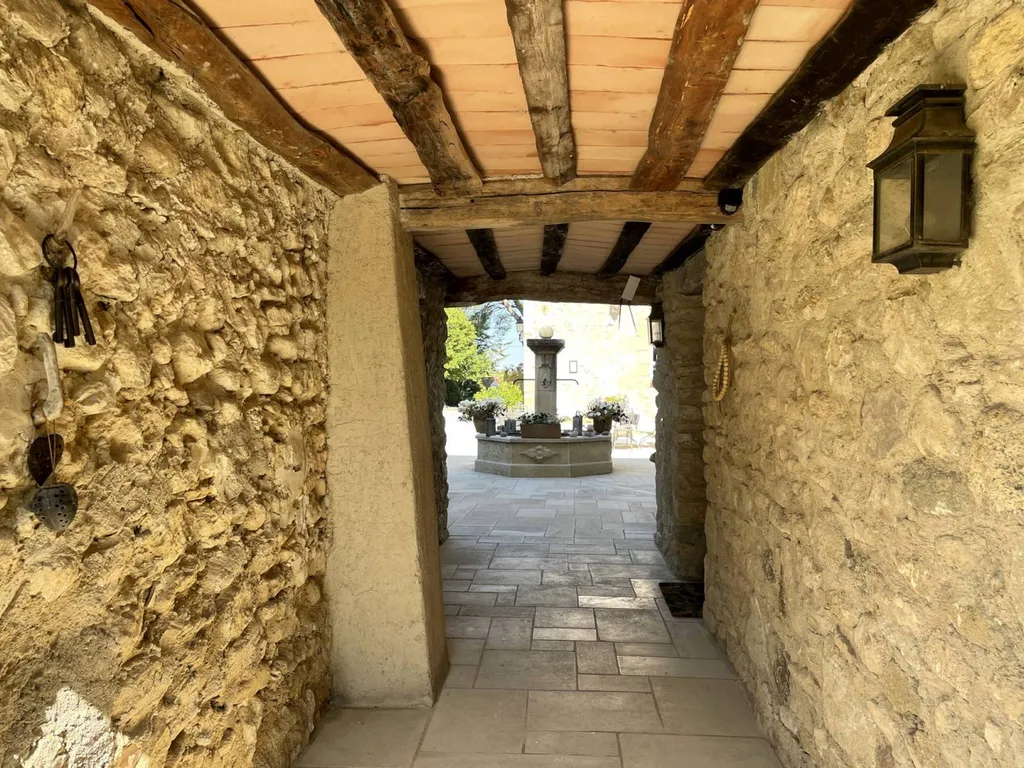 Superbe propriété avec dépendances au pied du Mont Ventoux   