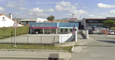 Vente aux enchères – Local commercial & équipements à Puget-sur-Argens