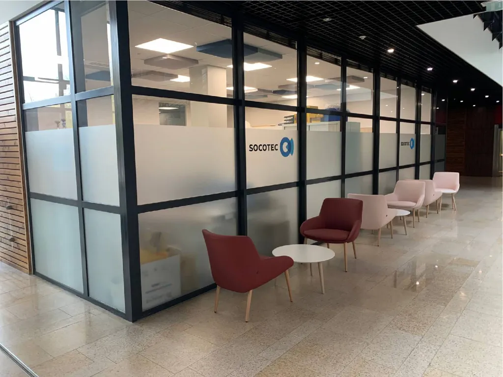 TDC -VITROPHANIE OCCULTANTE POUR L'AGENCE SOCOTEC DE MAISON-ALFORT, EN RÉGION PARISIENNE (94)