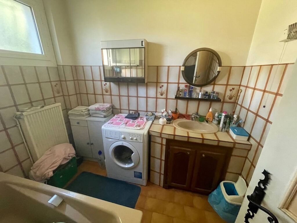 MAISON A VENDRE Roquefort la Bédoule au calme - deux logements, à rénover