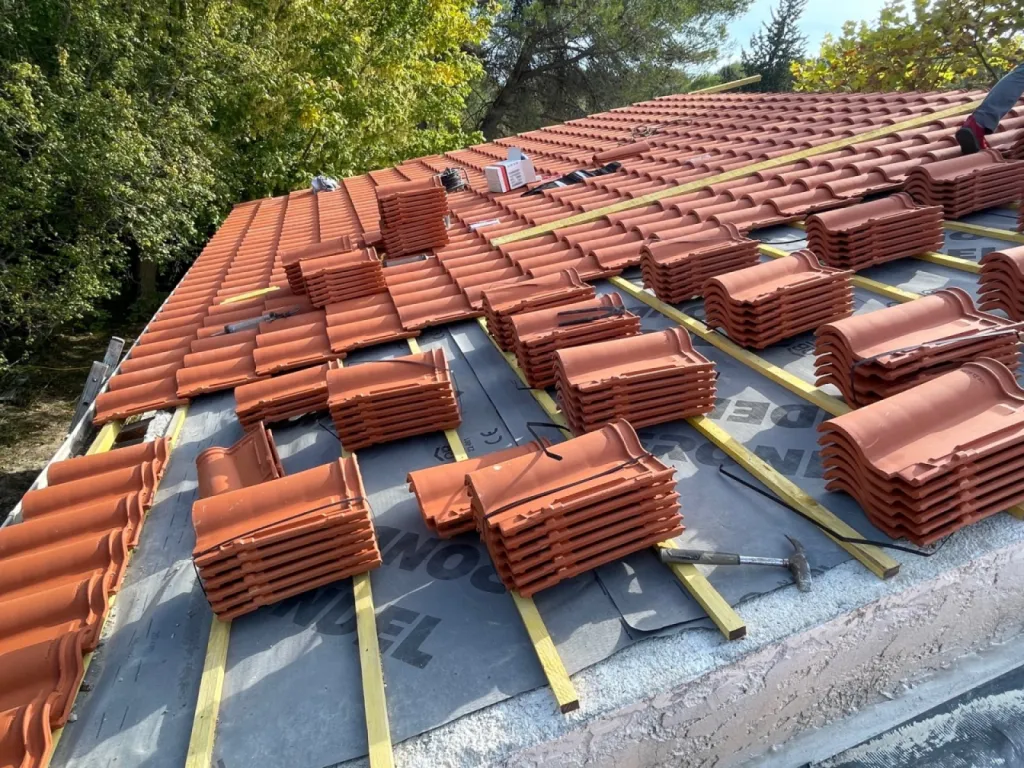 Nouveau chantier de changement de toiture type mécanique Romane sur Martigues