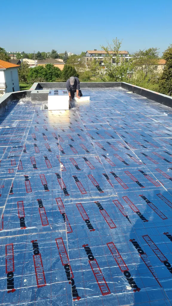 Réalisation d'une étanchéité participative sur toiture terrasse avec l'aide du client pour faire des économies sur facture à Bordeaux en Gironde